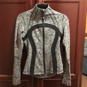 Lululemon Jacket🖤🌹